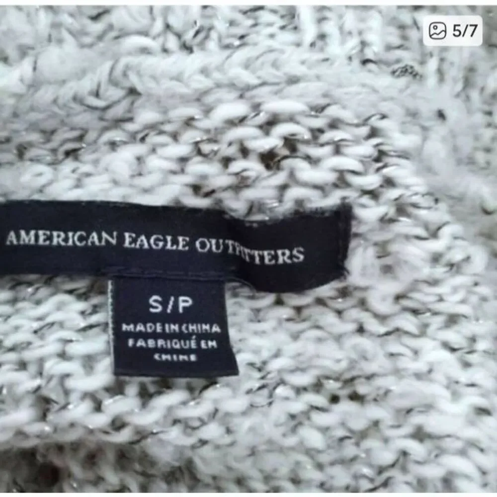 AMERICAN EAGLE OUTFITTERS GRAY, WHITE, & METALLIC SILVER SWEATER SZ.S EUC.